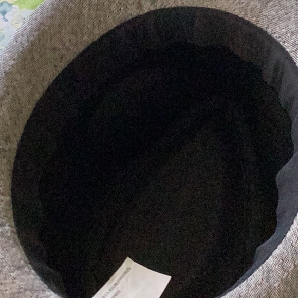 Fedora 🎩 - Picture 6 of 6